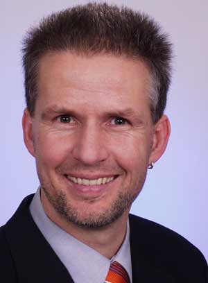 Hartmut Kunz, Referent des Innenministers Dr. Stegner, erl&auml;utert die differenzierte Position des Ministeriums zu Onlinedurchsuchungen beim ALSTER BUSINESS CLUB.